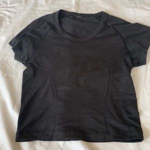 Black Cropped Lululemon shirt